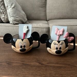 Vintage Mickey and Minnie Mouse mugs with matching stirrer